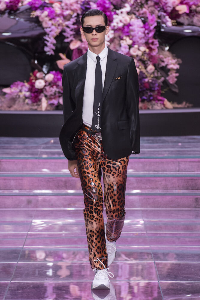 The 1990s Are Back With Versace’s Spring-Summer 2020 Collection - MOJEH MEN